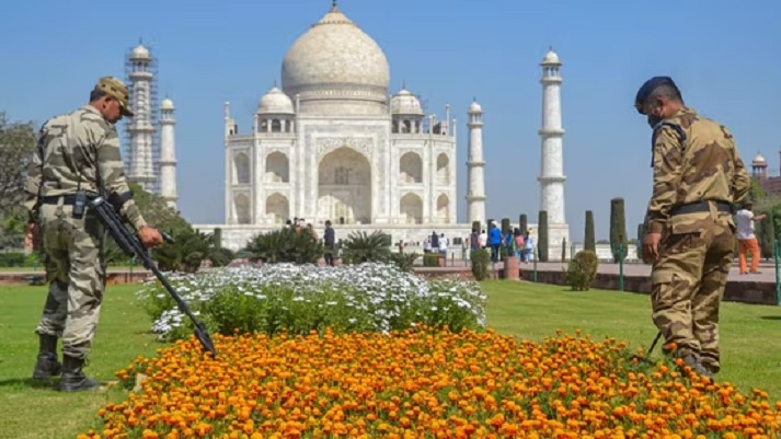 Threat to bomb Taj Mahal