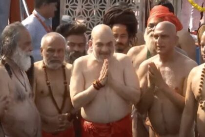 Amit Shah took a dip with saints and sages in Maha Kumbh