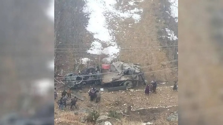 Army vehicle falls into a ditch in Bandipora