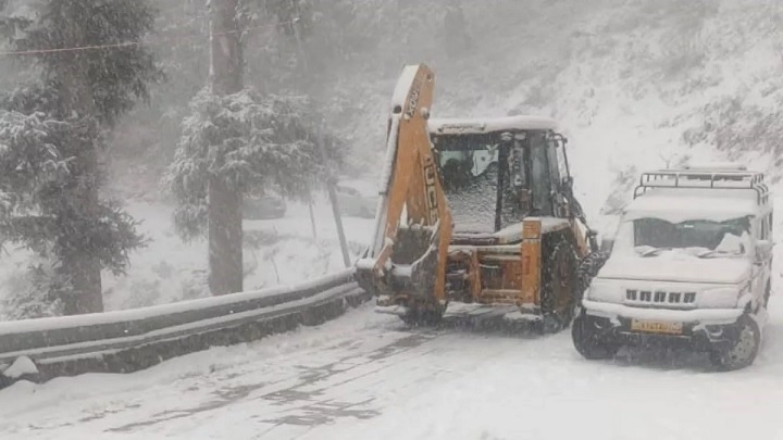 Heavy Snowfall in Uttarakhand