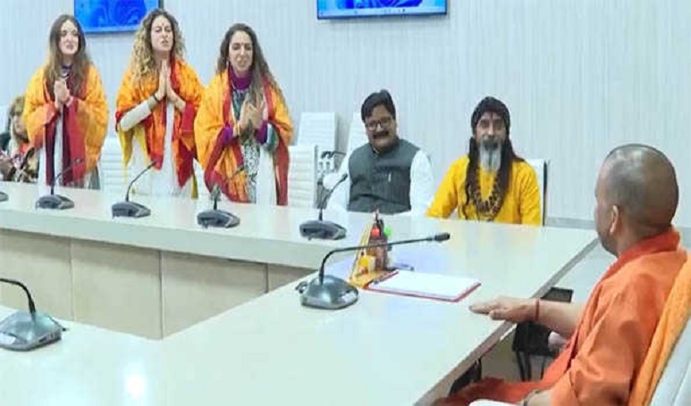 Italian women recited verses from Ramayana and 'Shiv Tandava' to CM Yogi