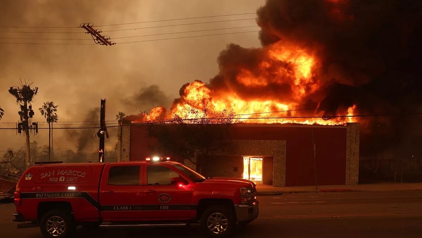 Massive fire in Los Angeles forests