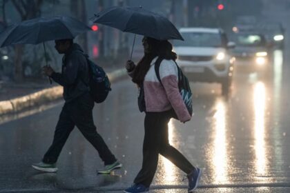 Rain from Lucknow to Agra in UP