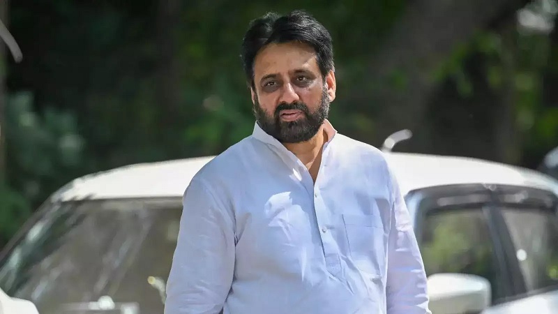 Amanatullah Khan reached the court to avoid arrest