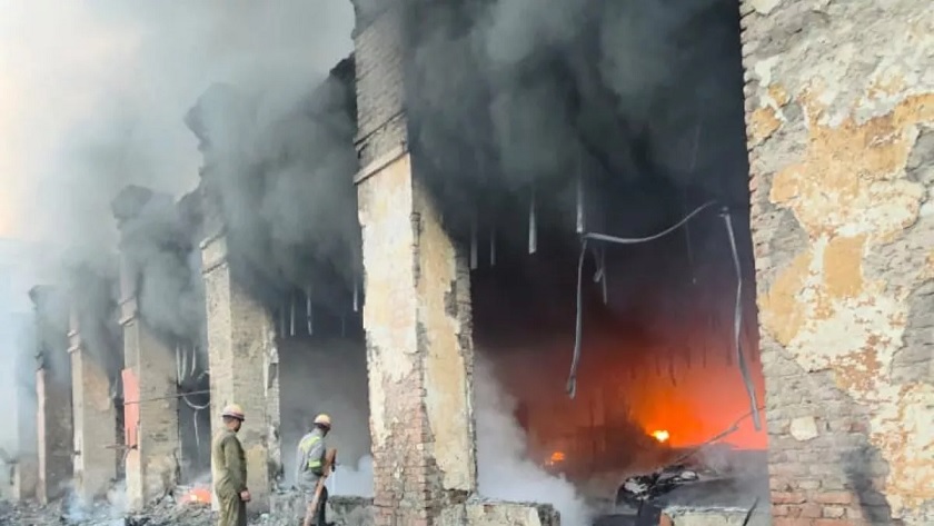 Huge fire in Noida's plastic factory