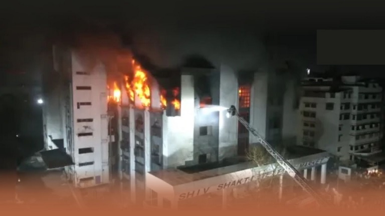 Huge fire in Surat textile market