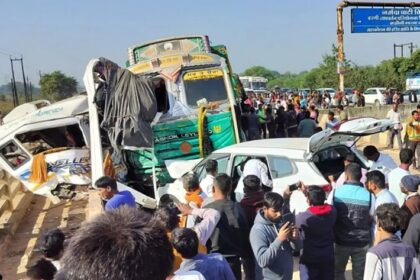 Jabalpur A traveler returning from Maha Kumbh collided with a truck