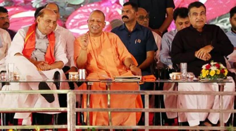 Rajnath Singh gave special respect to Yogi and Gadkari