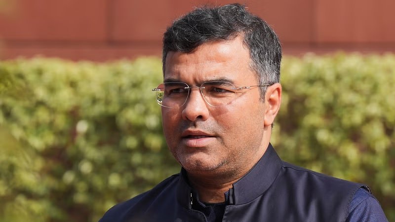 AAP leaders become aggressive on Parvesh Verma in Delhi assembly