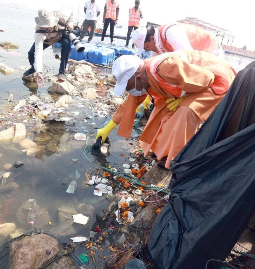 Akhilesh took a dig by sharing this photo of CM Yogi after Maha Kumbh