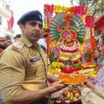 CO Anuj Chaudhary and SDM Vandana Mishra performed the aarti