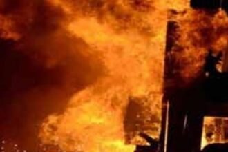 जम्मू-कश्मीर:-त्राल-के-हमदान-दारुल-उलूम-में-आग-लगी,-10-साल-के-बच्चे-की-मौत,-6-लोग-झुलसे