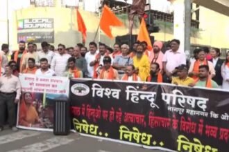 हिंदुओं-पर-अत्याचार-के-खिलाफ-बजरंग-दल-और-vhp-ने-भरी-हुंकार,-कहा-‘बंगाल-कूच-की-हो-चुकी-है-तैयारी’