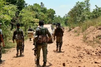 झारखंड:-बोकारो-में-सुरक्षाबलों-के-साथ-मुठभेड़-में-9-नक्सली-ढेर,-रुक-रुककर-गोलीबारी-जारी