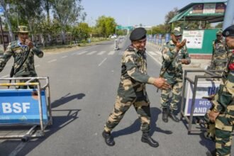 भारत-की-सख्ती-से-पाकिस्तान-में-दवा-से-लेकर-खाद-की-भारी-किल्लत,-गरीबों-पर-बढ़ेगी-महंगाई-की-मार