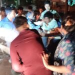 chandausi-video:-भाई-के-साथ-घर-जा-रही-बहन-पर-कसी-फब्तियां,-दो-पक्षों-में-मारपीट,-एक-घंटे-तक-लगा-जाम