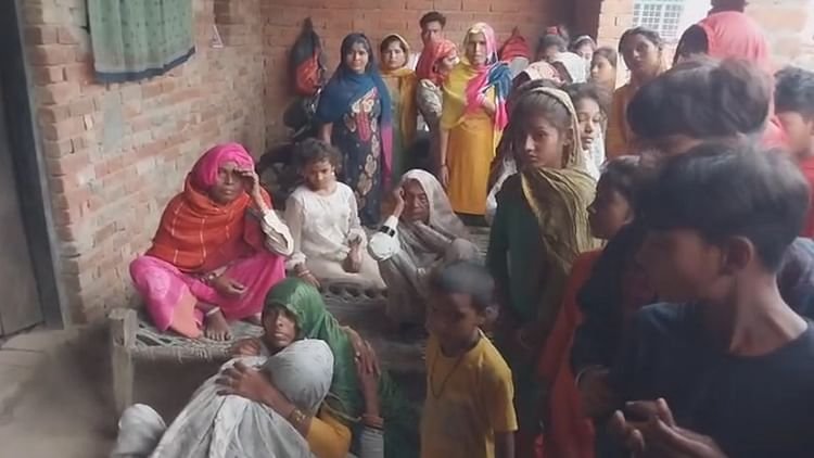 hasanpur-news:-भतीजी-की-शादी-के-दिन-पेड़-पर-लटका-मिला-चाचा-का-शव,-पत्नी-के-साथ-हुई-थी-कहासुनी