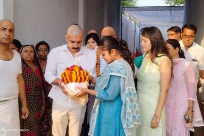 pahalgam-attack:-अपने-जन्मदिन-पर-भाई-शुभम-की-अस्थियां-लेकर-संगम-गया-सौरभ,-बोला-विधाता-को-कुछ-और-ही-मंजूर-था