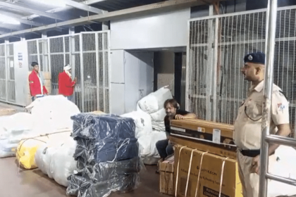 aligarh:-ट्रेन-में-पकड़ा-50-लाख-से-अधिक-का-माल,-जीएसटी-सेल्स-टैक्स-बचाकर-लाया-जा-रहा-था,-चल-रही-जांच