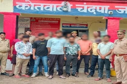 hathras-news:-शहर-के-होटल-और-चंदपा-के-कॉफी-कैफे-पर-छापा,-14-युवक-और-सात-युवतियां-पकड़ीं