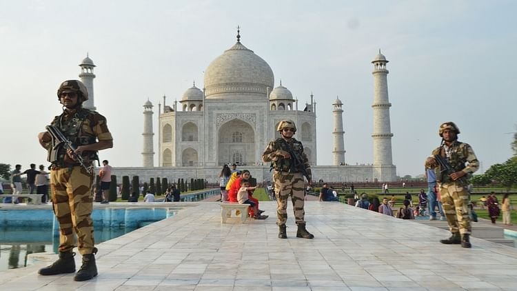 ind-pak-tension:-सैन्य-इलाकों-में-बढ़ाई-गई-सतर्कता,-ताज-पर-हाई-अलर्ट;-प्रतिबंधित-किया-गया-ड्रोन