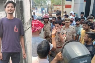 varanasi-accident:-गैस-सिलिंडर-लदे-ट्रक-ने-मारी-टक्कर,-सड़क-पर-गिरने-के-बाद-युवक-को-कुचला;-मौत-के-बाद-हंगामा