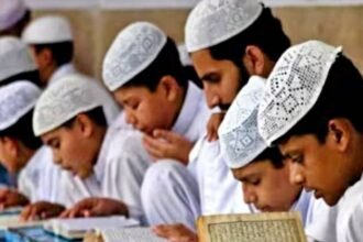 up-madrasa:प्रदेश-के-मदरसों-के-पाठ्यक्रम-में-होगा-बदलाव,-गणित-और-विज्ञान-विषय-होंगे-शामिल;-गठित-की-जाएगी