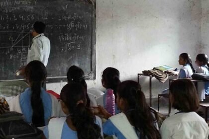 यूपी:-प्रदेश-में-इस-वजह-से-फंसा-हजारों-शिक्षकों-का-प्रमोशन,-आंदोलन-की-राह-पकड़-सकते-हैं-अध्यापक