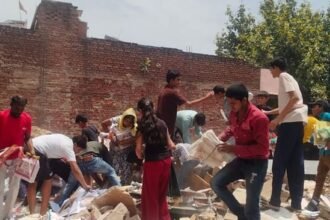 up:-आगरा-पुलिस-की-लापरवाही-तो-देखिए…दुकान-तोड़कर-लूटा-गया-सामान,-दर्ज-की-चोरी-की-रिपोर्ट