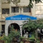 up:-21-दिन-बाद-हड़ताल-खत्म…डीएम-के-आश्वासन-पर-मान-गए- अधिवक्ता,-आज-से-शुरू-होंगे-बैनामे