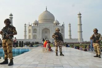 taj-mahal:-ताजमहल-की-सुरक्षा-और-भी-पुख्ता…सैलानियों-की-हुई-सख्त-चेकिंग,-जल्द-लगेगा-ड्रोन-सिस्टम