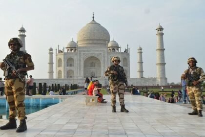 taj-mahal:-ताजमहल-की-सुरक्षा-और-भी-पुख्ता…सैलानियों-की-हुई-सख्त-चेकिंग,-जल्द-लगेगा-ड्रोन-सिस्टम