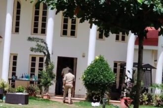 बेंगलुरु-के-फार्महाउस-पर-रेव-पार्टी-में-पुलिस-की-छापेमारी,-31-गिरफ्तार,-कुछ-के-पास-मिले-ड्रग्स