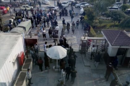 जोरदार-झटकों-से-फिर-हिली-पाकिस्तान-की-धरती,-4.4-तीव्रता-के-भूकंप-ने-मचाई-खलबली