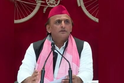 यूपी:-नए-डीजीपी-पर-अखिलेश-यादव-ने-की-टिप्पणी,-दिल्ली-लखनऊ-की-लड़ाई-जनता-क्यों-झेले?-फिर-मिला-कार्यव