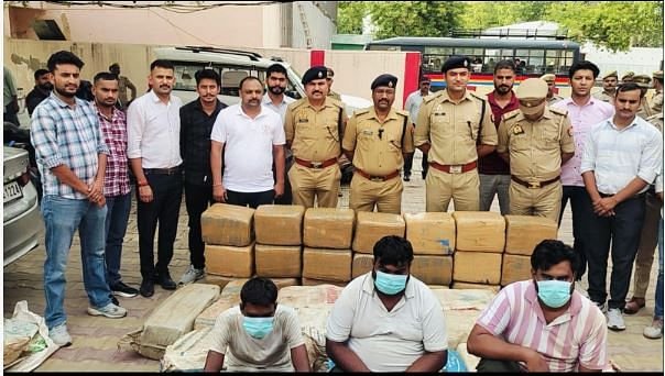up:-ट्रक-के-खुफिया-केबिन-में-तीन-करोड़-का-माल,-फटी-रह-गईं-पुलिस-की-आंखें…तीन-युवक-हुए-गिरफ्तार