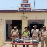 bareilly-news:-अब-अलीगंज-में-पकड़ा-गया-फर्जी-आधार-केंद्र,-संचालक-गिरफ्तार;-बरामद-हुआ-ये-सामान