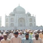 bakrid-2025:-ताजमहल-परिसर-में-अदा-की-गई-नमाज,-अमन-चैन-की-मांगी-दुआ,-दो-घंटे-पर्यटकों-को-मिला-निशुल्क-प्रवेश