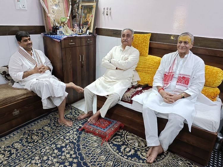 श्रीबांकेबिहारी-मंदिर-काॅरिडोर-और-ट्रस्ट:-सेवायतों-से-मिले-मंत्री-चौधरी-लक्ष्मीनारायण,-बोले-सहमति-से-होगा-काम