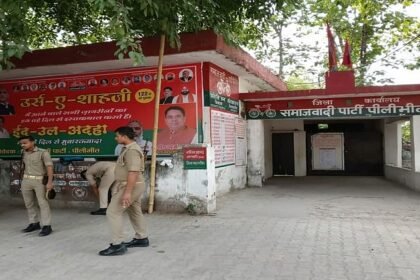 pilibhit:-नगर-पालिका-के-भवन-में-संचालित-सपा-कार्यालय-खाली-कराने-की-तैयारी,-काफी-संख्या-में-पुलिस-बल-तैनात