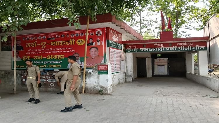 pilibhit:-नगर-पालिका-के-भवन-में-संचालित-सपा-कार्यालय-खाली-कराने-की-तैयारी,-काफी-संख्या-में-पुलिस-बल-तैनात