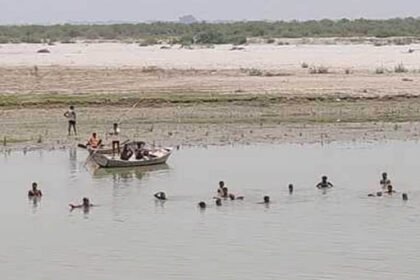 farrukhabad-:-प्लास्टिक-केन-के-सहारे-पार-कर-रहे-थे-गंगा…-डूबकर-दो-की-मौत,-गोताखोरों-ने-दो-घंटे-बाद-निकाले-शव