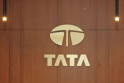 अहमदाबाद-में-एयर-इंडिया-का-प्लेन-क्रैश-टाटा-मोटर्स,-टाइटन-समेत-टाटा-ग्रुप-के-ये-प्रमुख-शेयर-धड़ाम