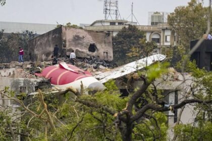 प्लेन-क्रैश-के-बाद-से-फिल्ममेकर-लापता,-आखिरी-लोकेशन-घटनास्थल-से-700-मीटर-दूर,-परिवार-ने-दिए-dna-सैंपल