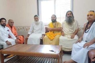 mathura-news:-प्रेमानंद-महाराज-की-वायरल-हुई-फोटो,-संत-समाज-में-आक्रोश,-दे-डाली-ये-चेतावनी