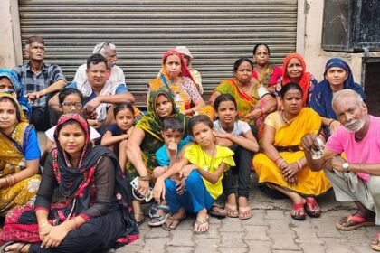 माया-टीला-हादसा:-धरने-पर-बैठे-जो-पीड़ित-परिवार,-पुलिस-ने-उठा-दिए…उनका-दर्द-भी-न-सुना