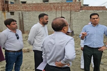 aligarh-nagar-nigam:-जीपी-बिल्डर्स-पर-30-लाख-का-जुर्माना,-सितंबर-तक-काम-पूरा-न-हुआ-तो-फर्म-होगी-ब्लैक-लिस्टेड