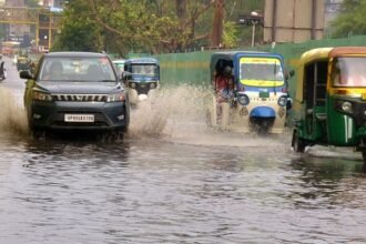 up-weather:-तीन-दिन-आंधी-तूफान-के-साथ-वज्रपात-के-आसार…लोगों-को-घरों-में-रहने-की-सलाह,-अलर्ट-जारी
