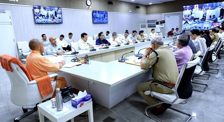 up-:-सीएम-ने-कहा-त्योहारों-में-भड़काऊ-नारे,-हथियार-प्रदर्शन-बर्दाश्त-नहीं;-कावंड़-यात्रा-में-नहीं-बिकेगा-मांस