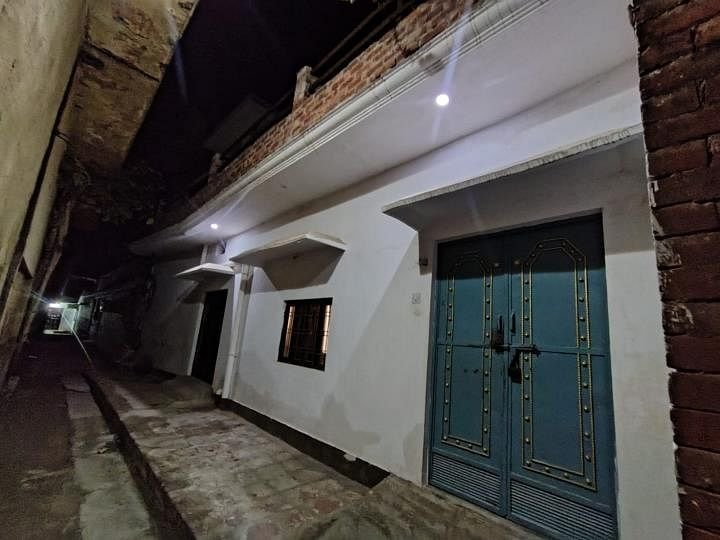 up:-मलिहाबाद-में-थाने-से-100-मीटर-दूर-चल-रही-थी-असलहा-फैक्टरी,-पुलिस-ने-देर-रात-मारा-छापा,-एक-हिरासत-में